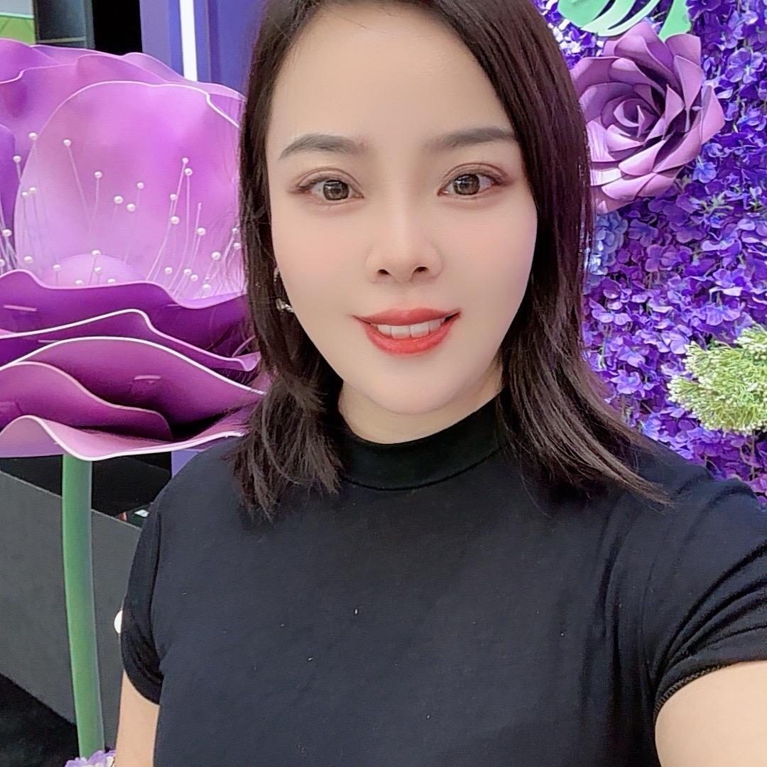 在鲁商金悦城做原浆啤酒烧烤私房菜的彭彭