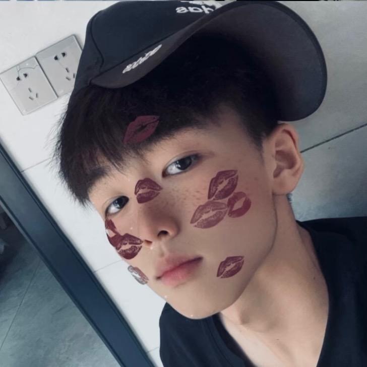 听着雨声唱着歌