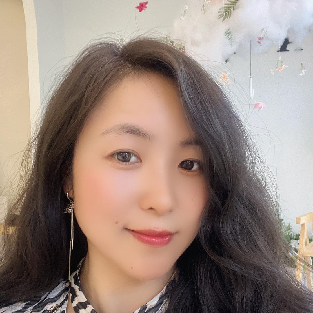 小张瑜在跑步