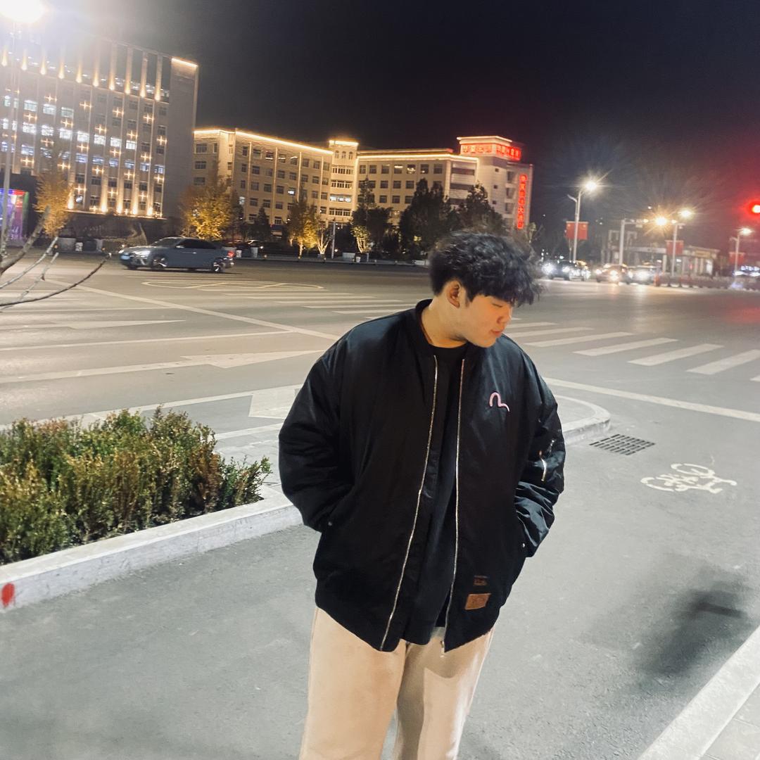 喝牛奶的显眼包