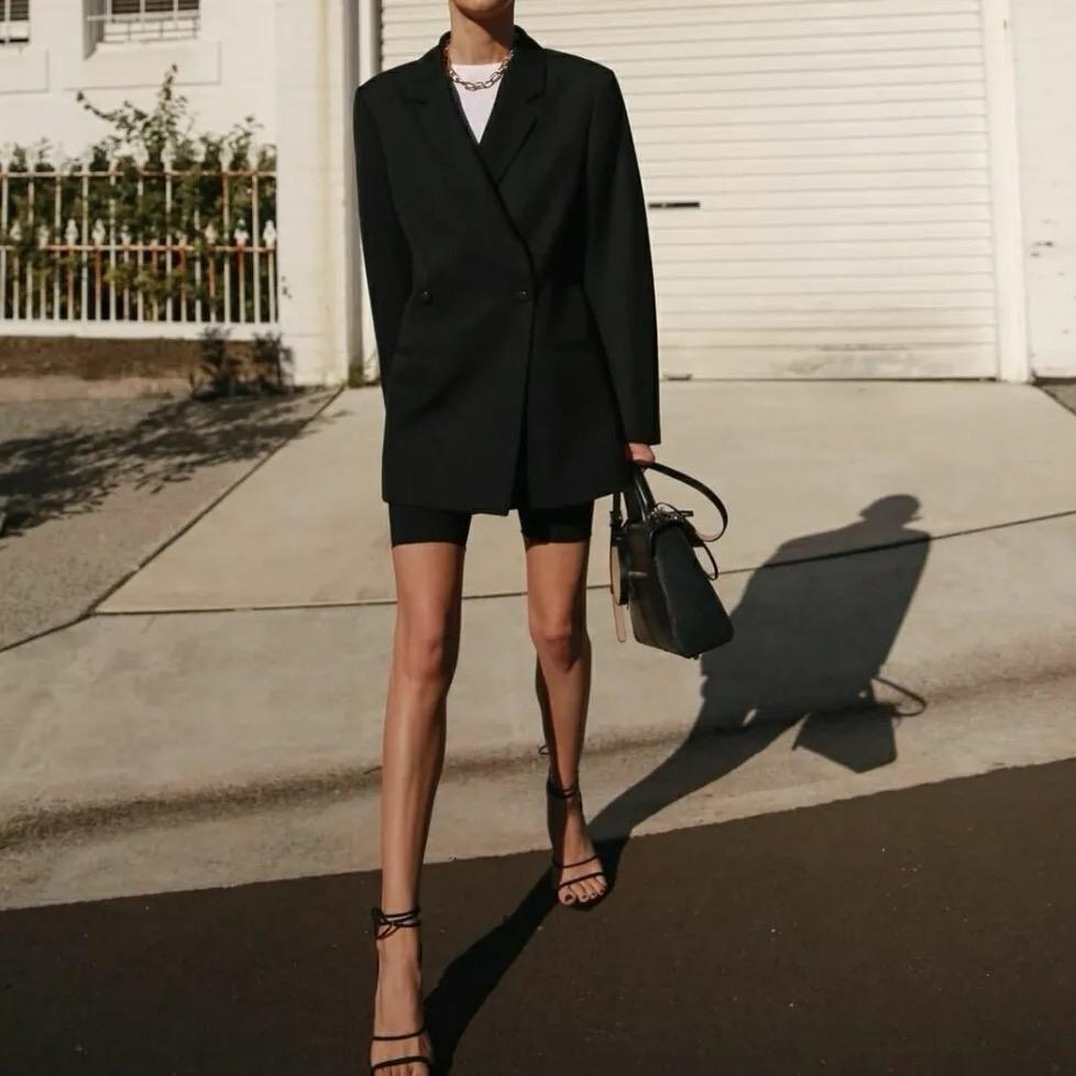 加油站旁的海鸥