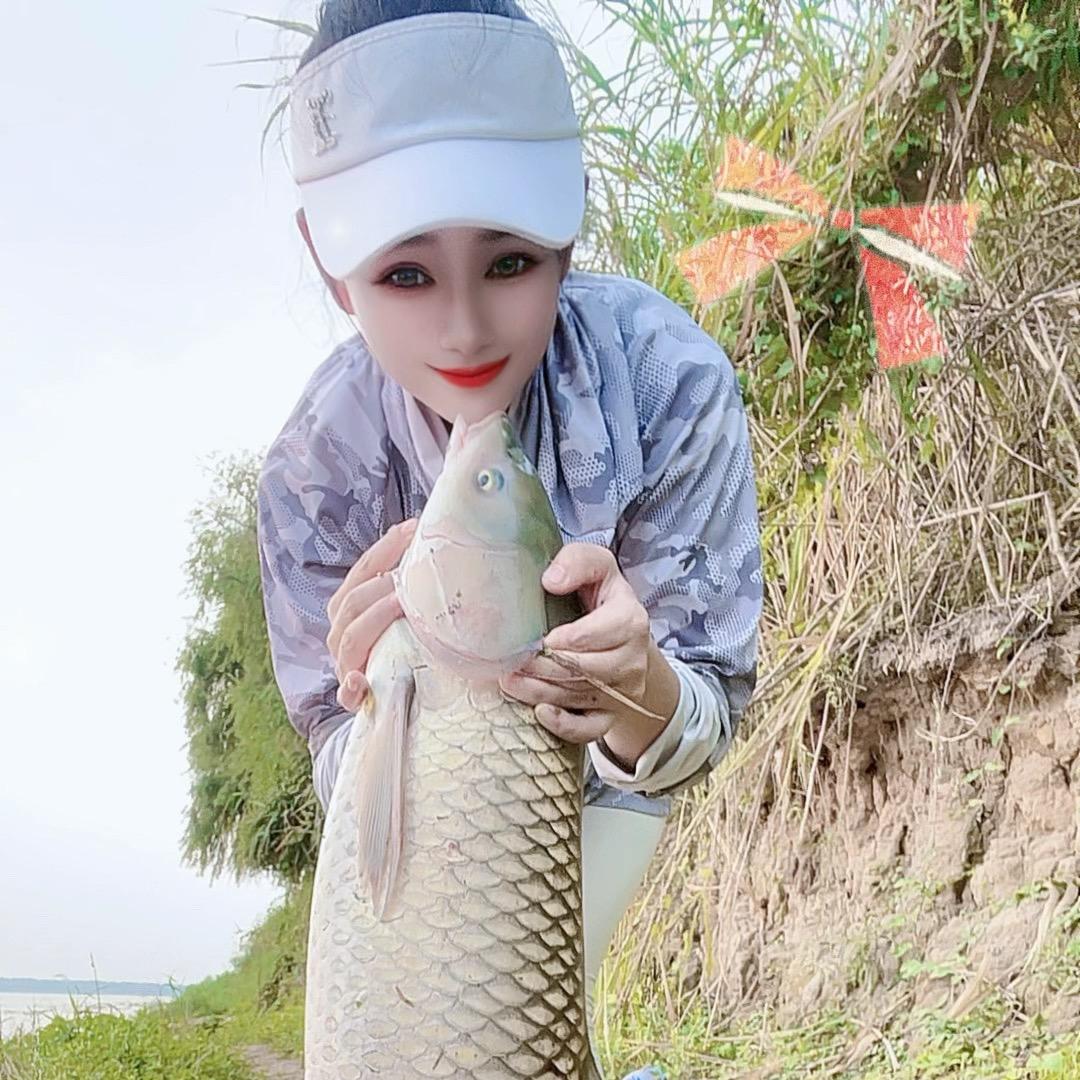 清清在钓鱼