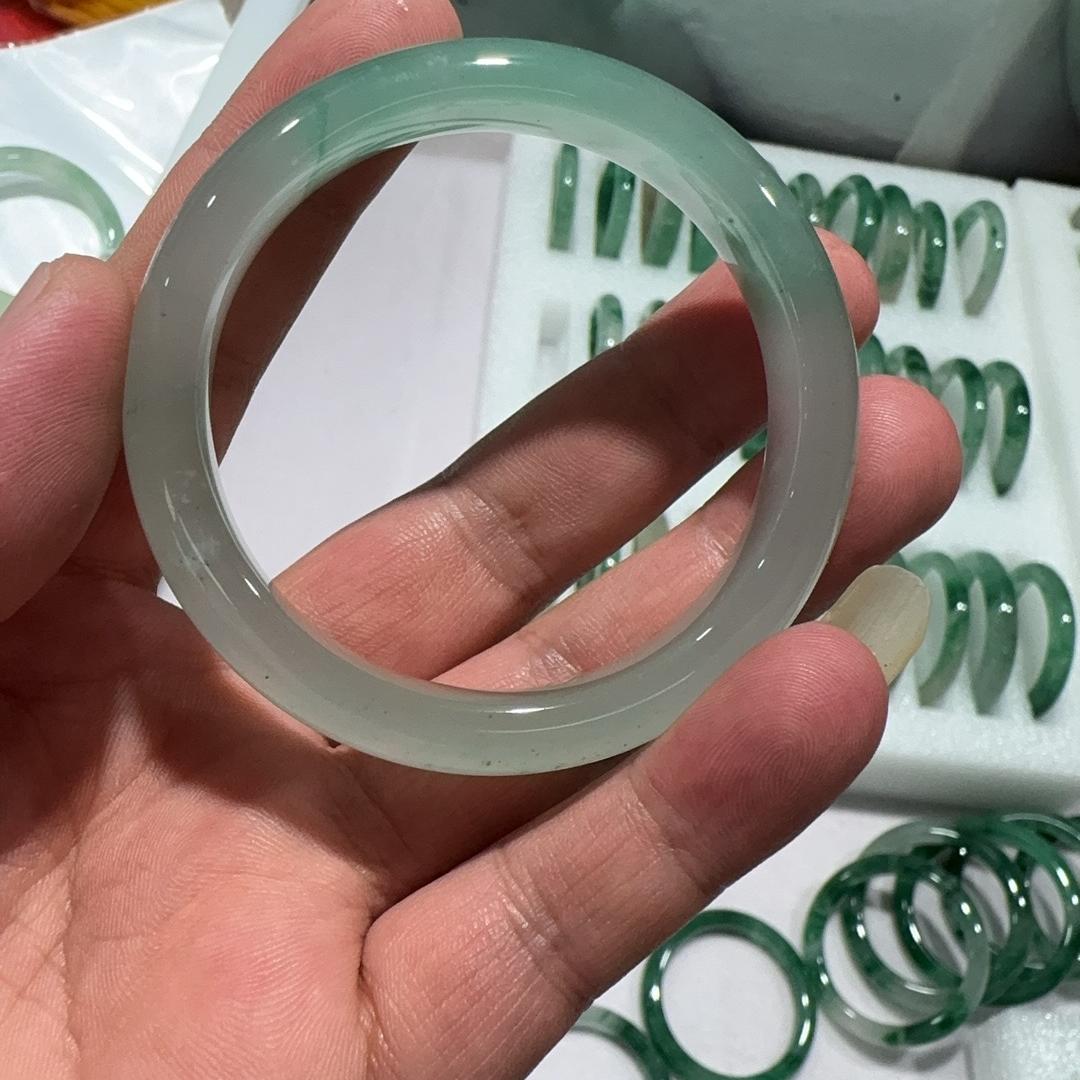 云边部落珠宝店