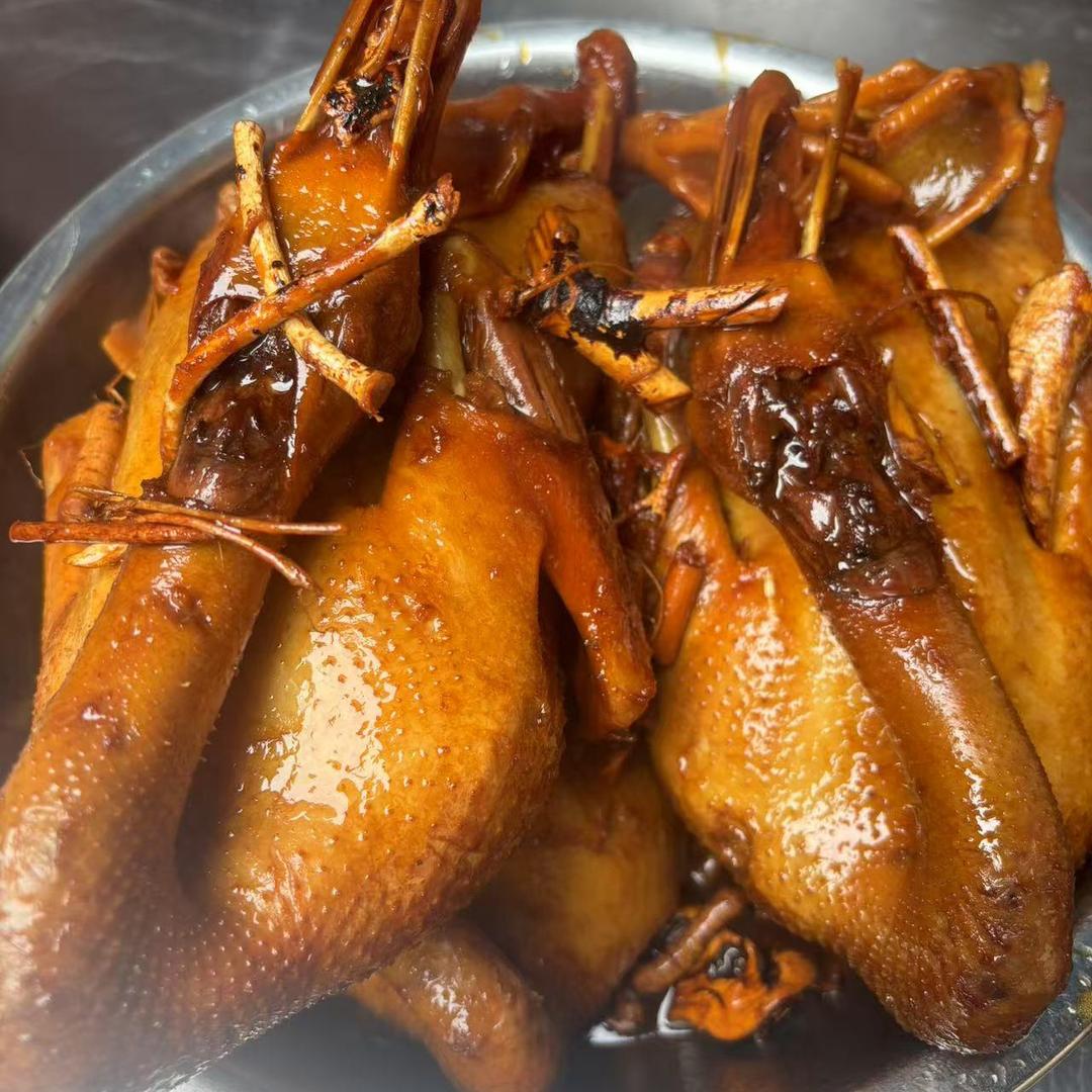 何记熟食：五指毛桃鸡：五指毛桃鸭