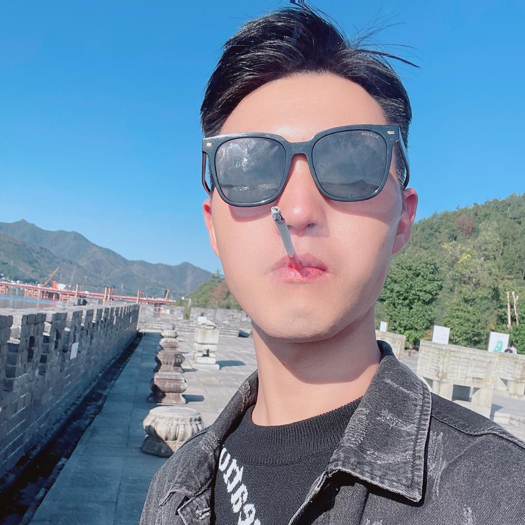 小黄 同学