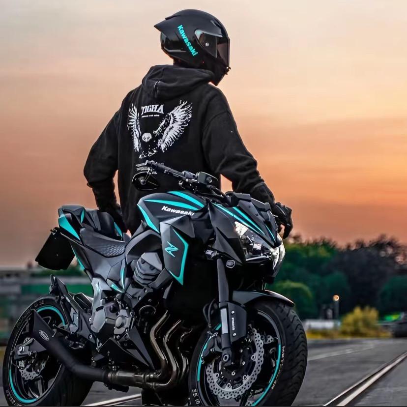 张哪吒摩托机车