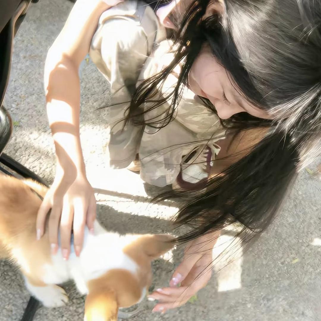 @、