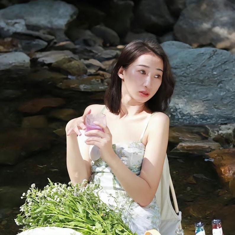 爱笑的小霞📷（修图版）