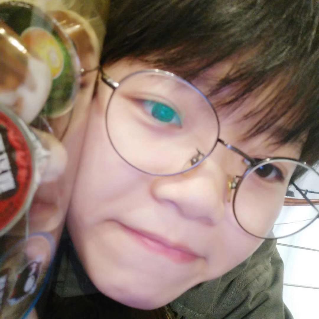 熊崽摸鱼中