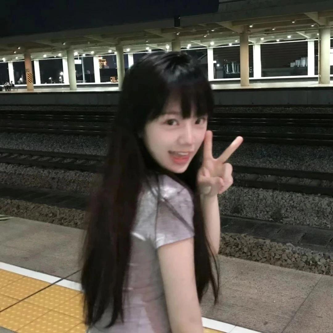 梦梦爱吃糖