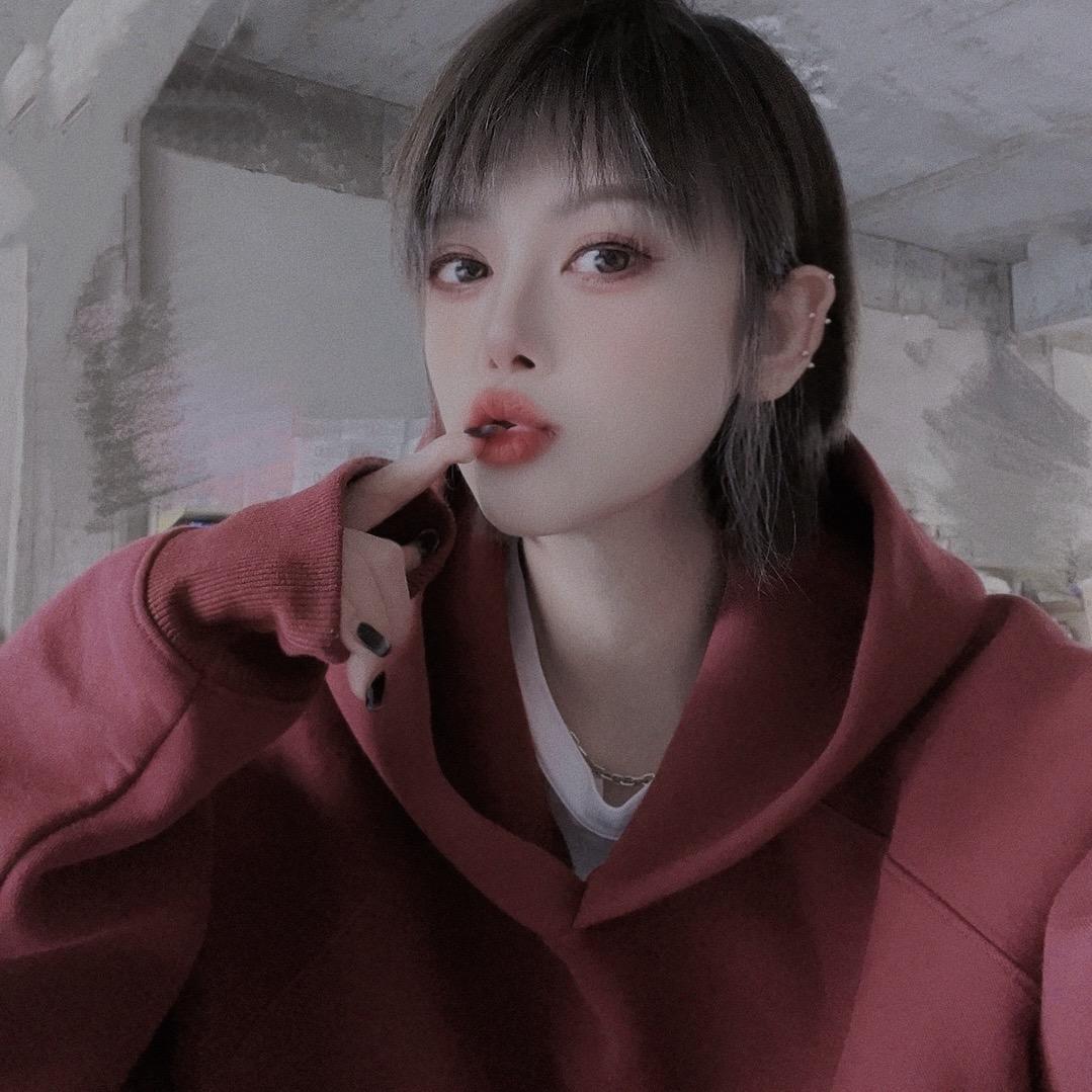 楊 三 岁  ᥫᩣ.