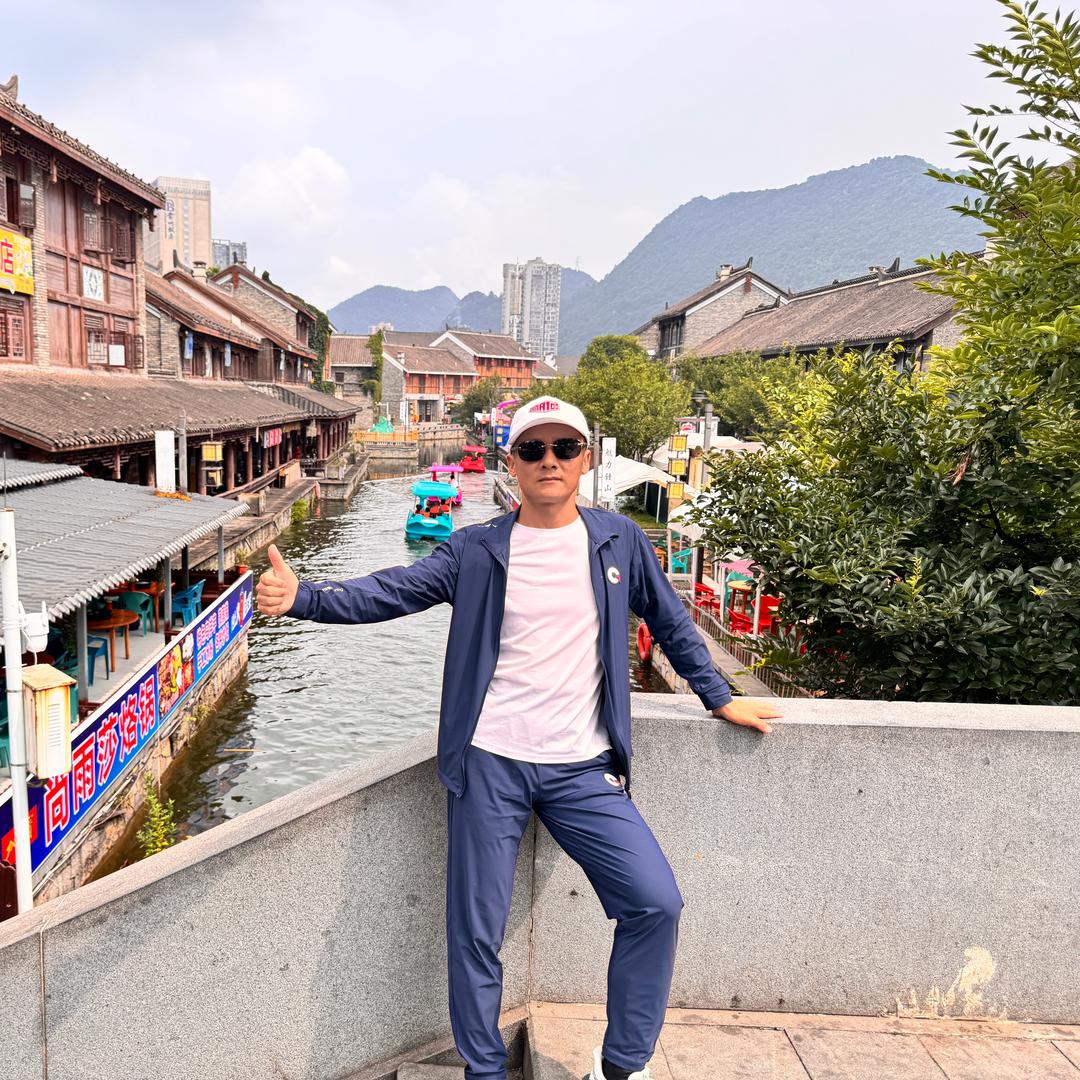 小辉跑哥（关必回）