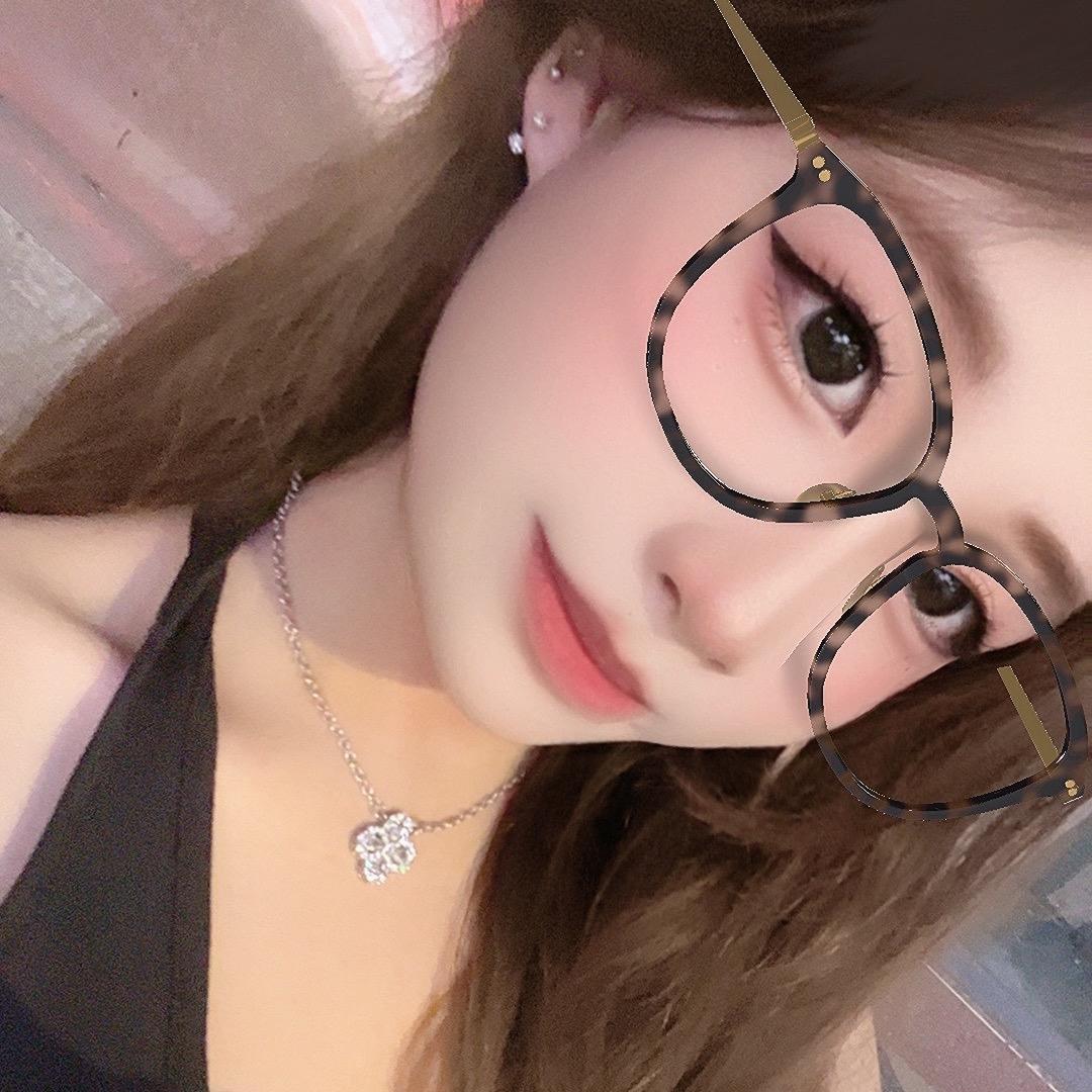 邱秋^
