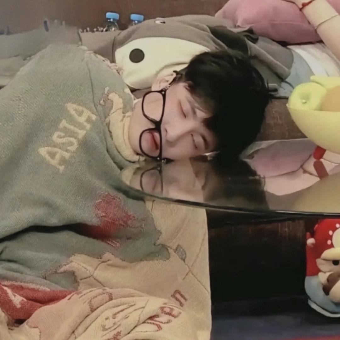 睡得有点迷迷.能不能早点睡