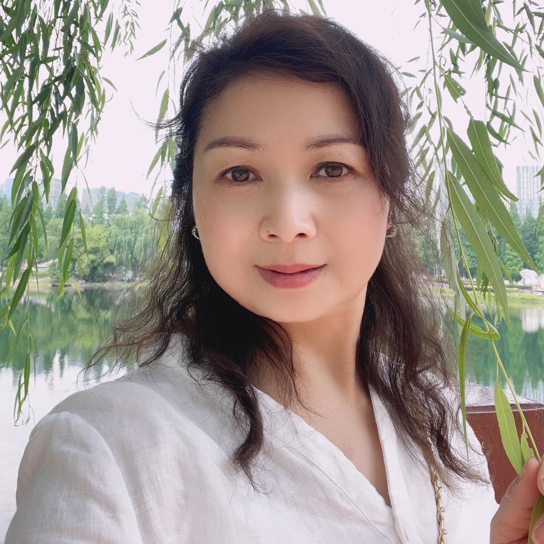 嫣然怡笑（庆润润滑油）