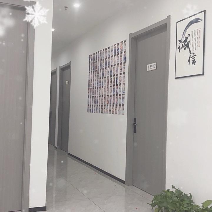 叶叶(招人中)创聚传媒