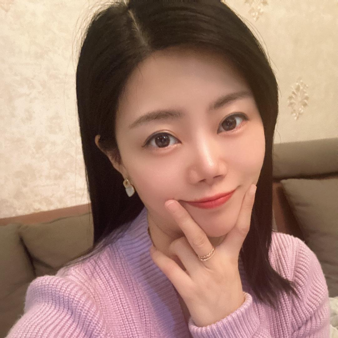 清雅采耳美姑娘