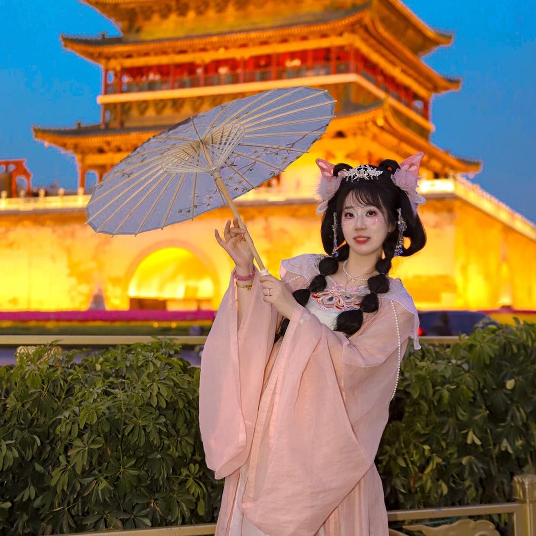 薛婉婉.