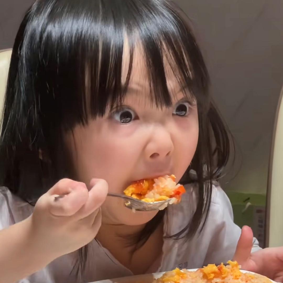 饱胀男孩
