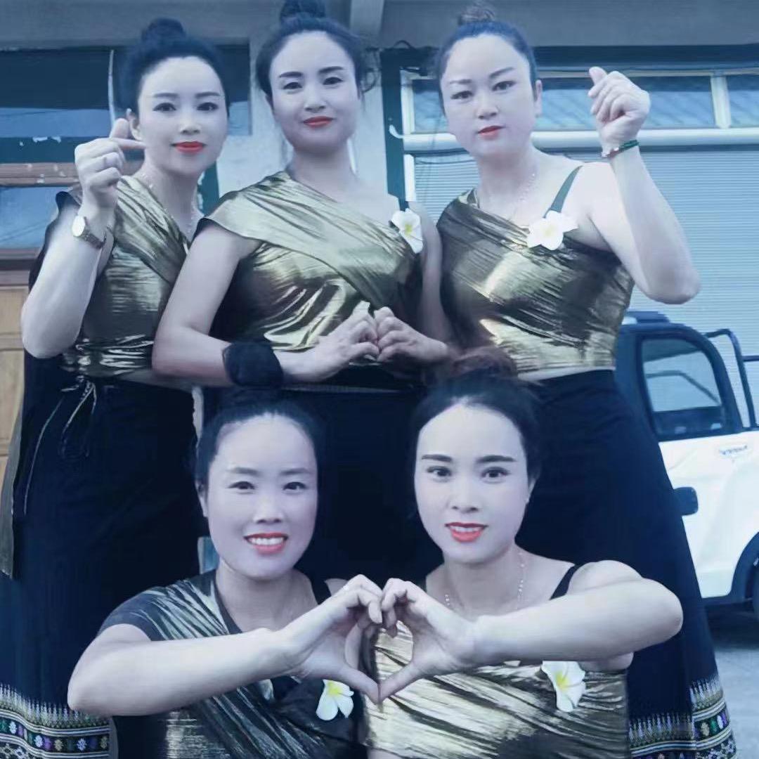 德卧坡告金凤凰花灯文艺演出团电话: