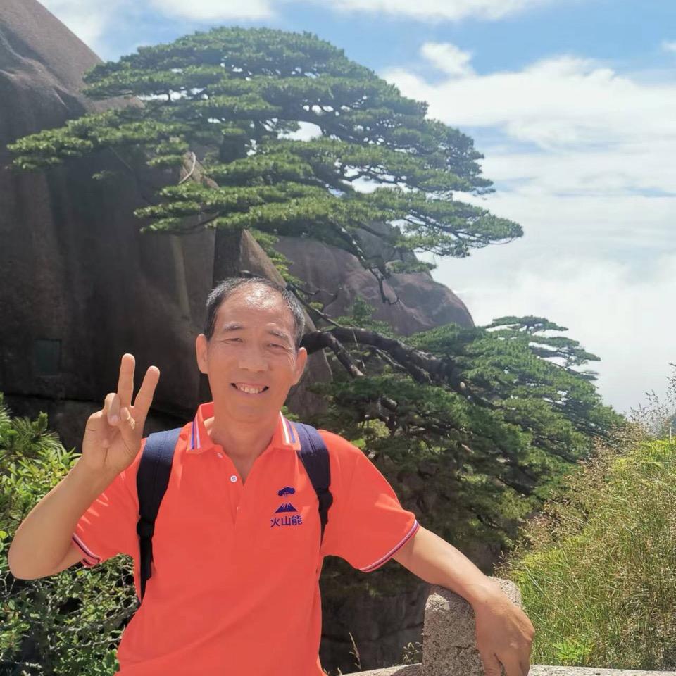 凌哥爱唱歌