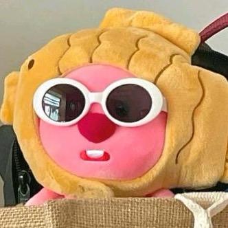 小皇超爱搓指甲！