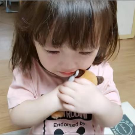 -谁哭谁是小笨蛋