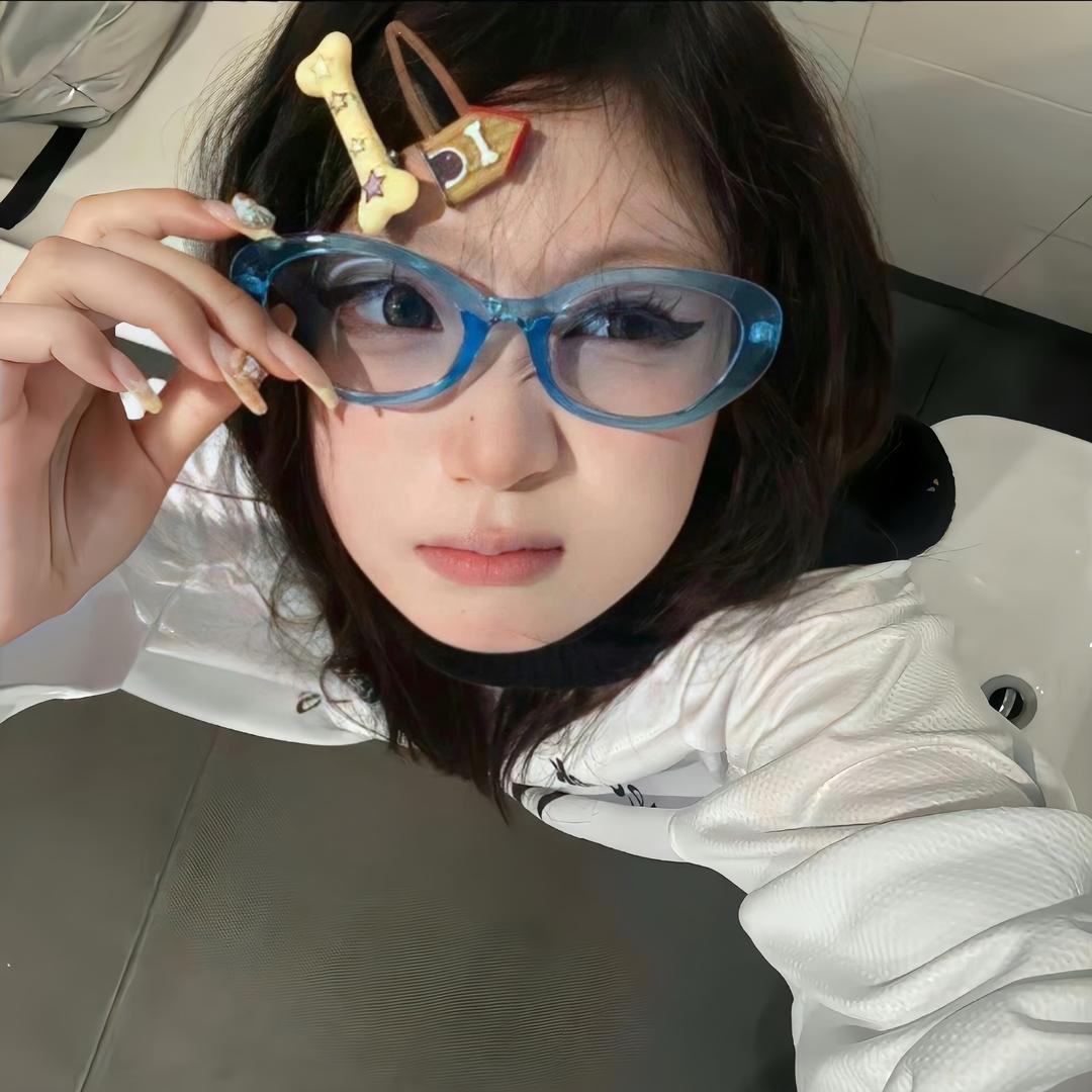 👀