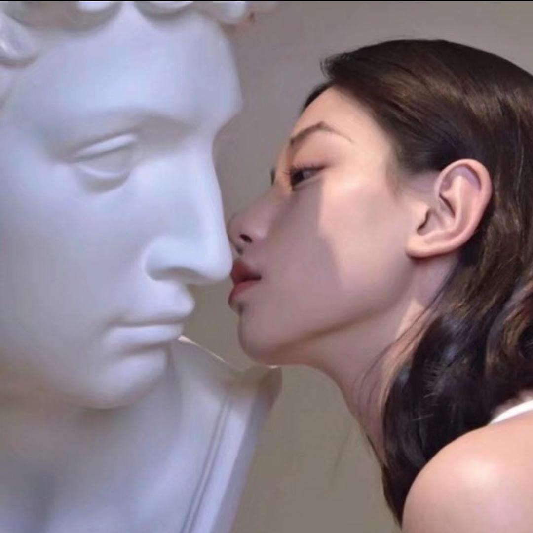 哥斯拉穿吊带