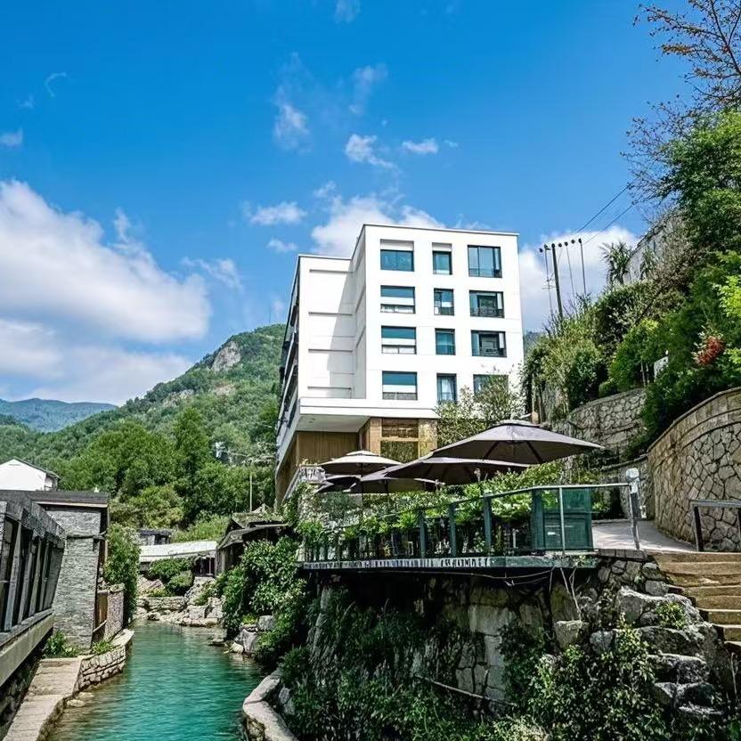 樱花温泉假日酒店总经理-余滔