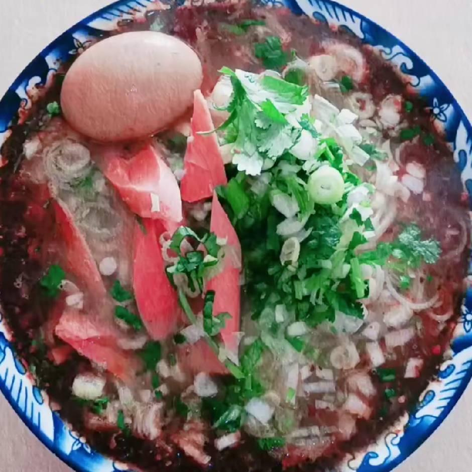 胡寨卖冷面的大姨光🦶1米76🍜