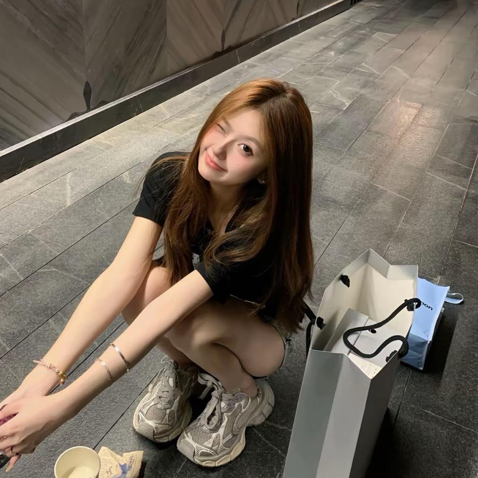 卖萌呗老婆婆追着打