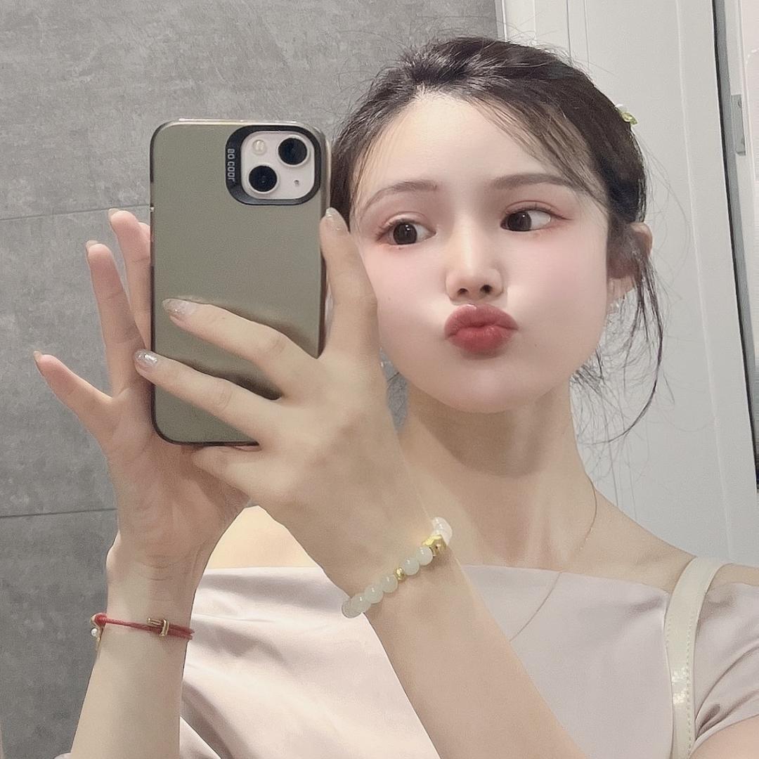 爱笑的小姐姐