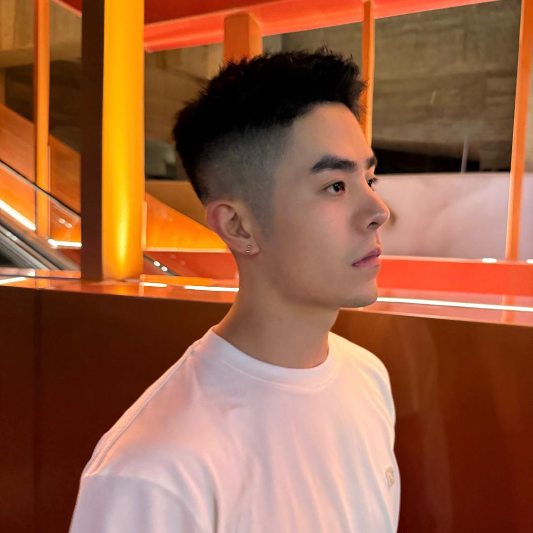 王骏.