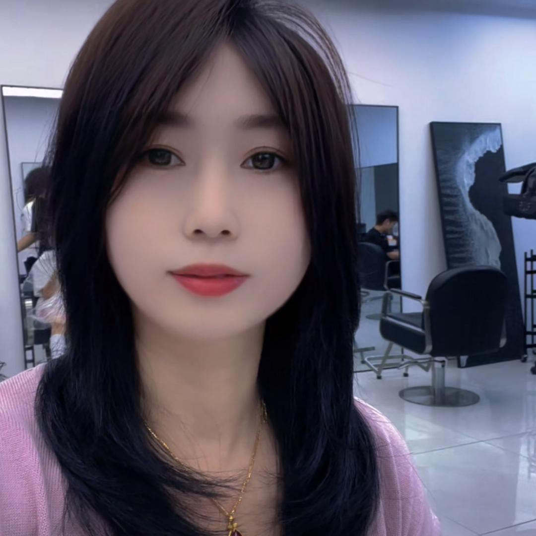 艳.