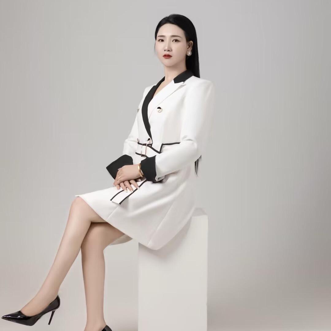 黄泥河化妆美甲美睫纹绣店