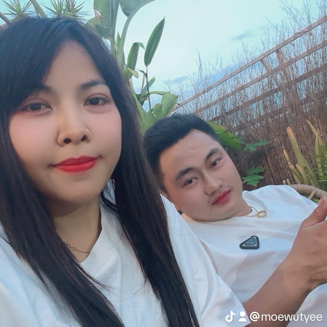 Moe အထည်ဆိုင် ၁