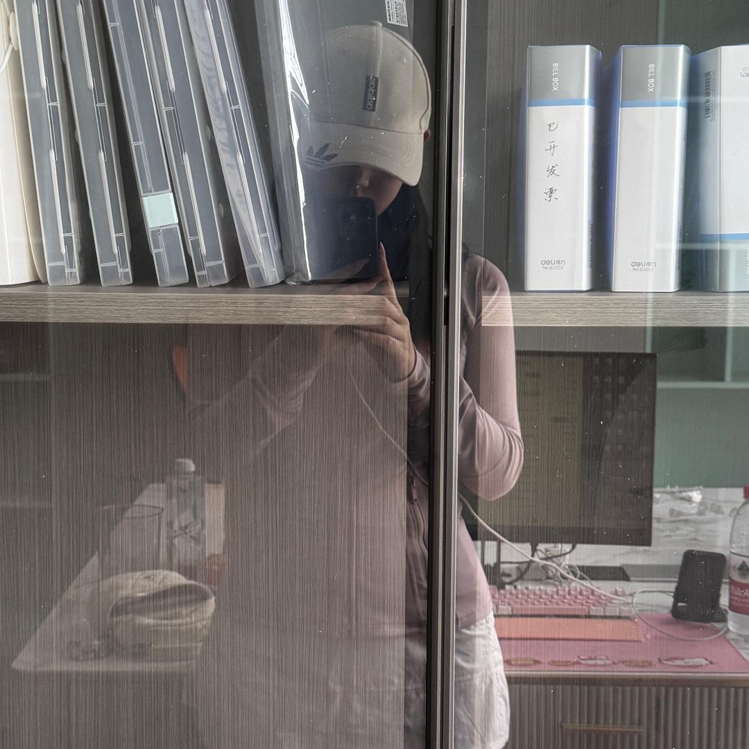 平平无奇的塑料小天才