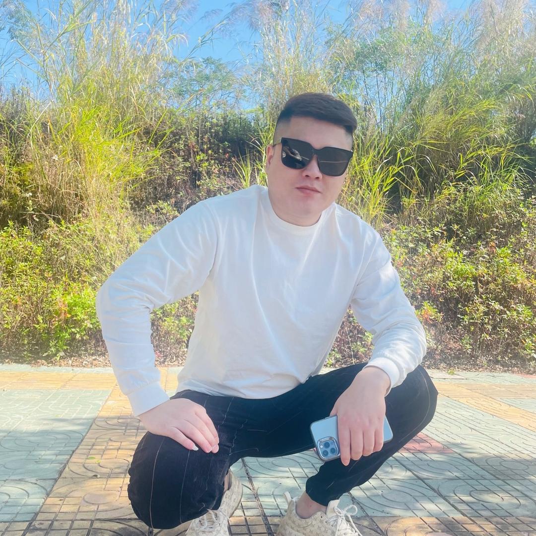 请叫我👉🏻坤哥