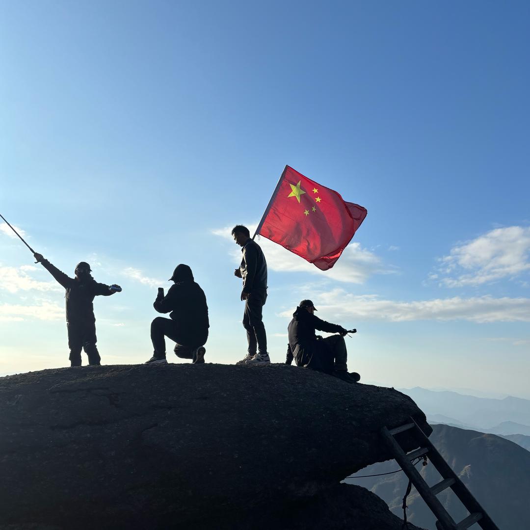 柳州融安小谢师傅（贴砖）