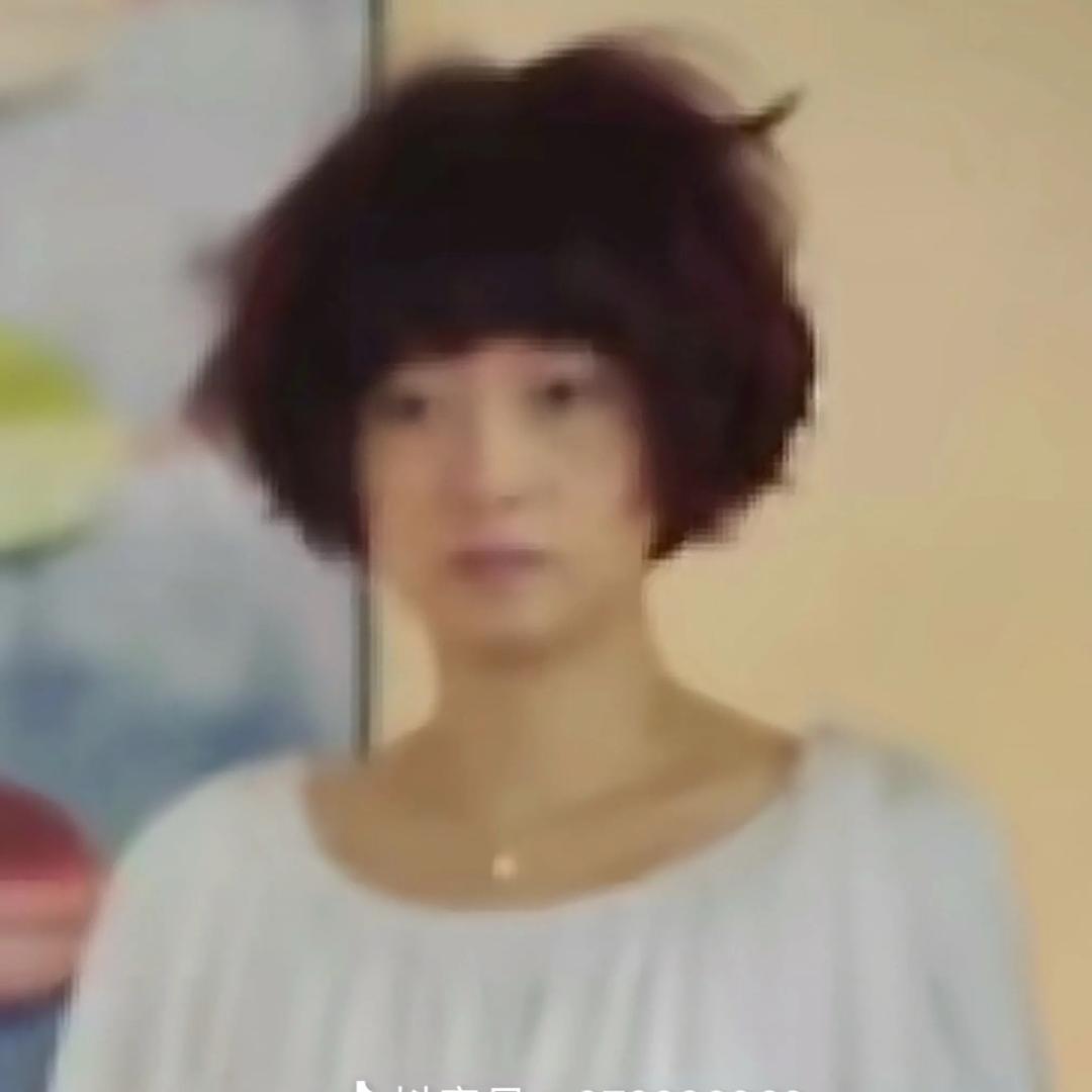 一朵风中摇曳的贺涵