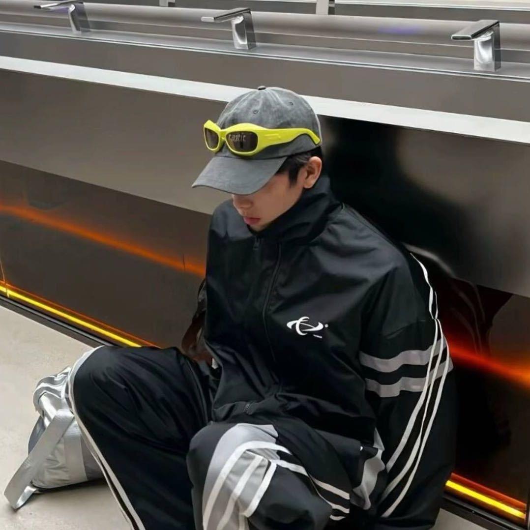 ʸ .