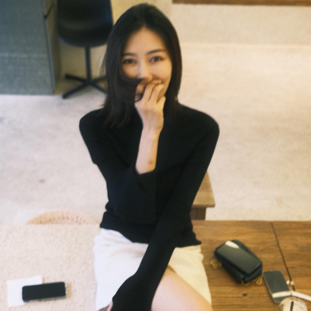燕妮儿的大图花女装店
