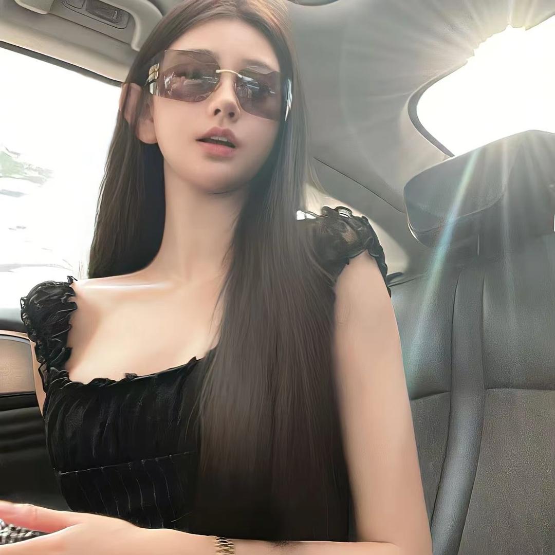 刚睡醒的小美