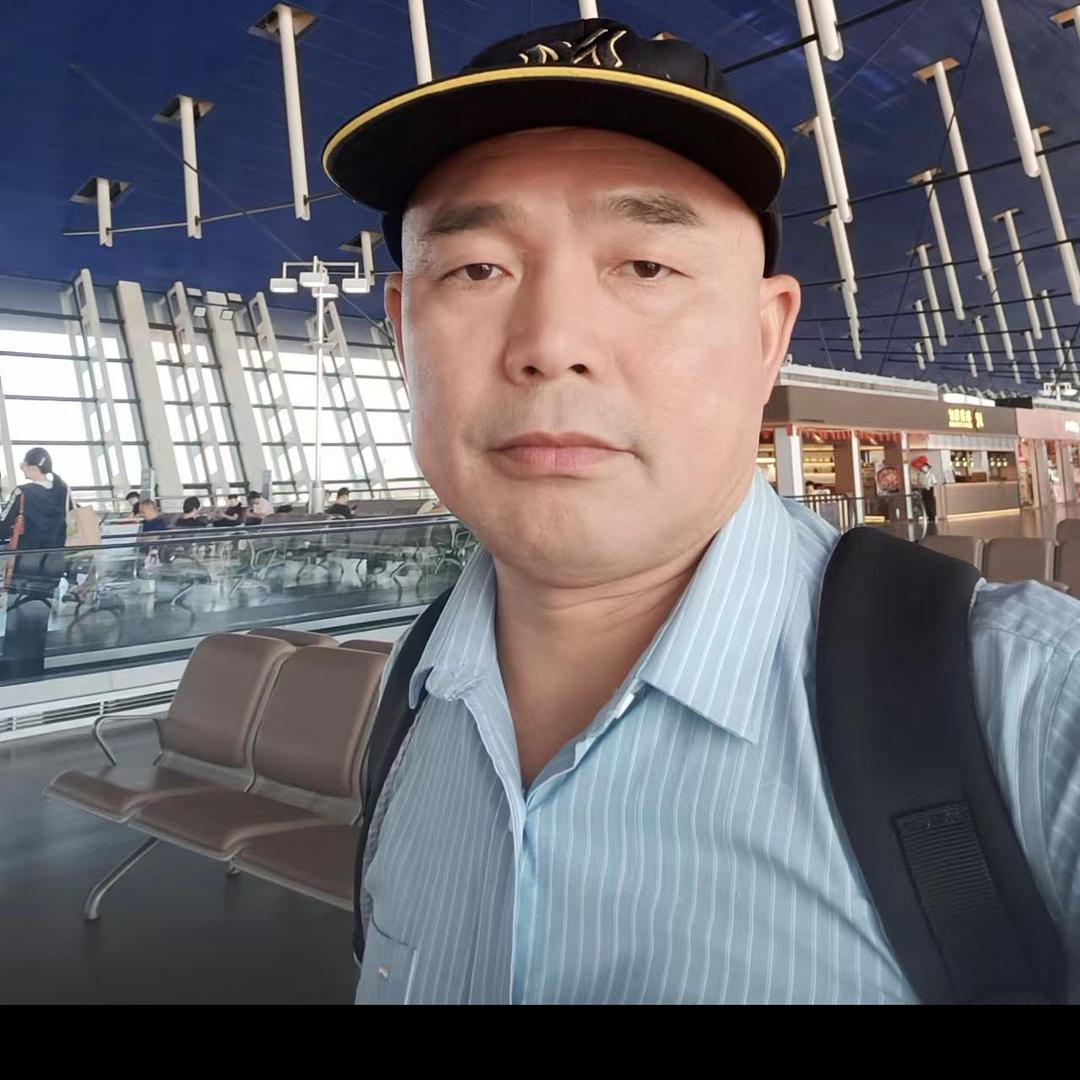 爱笑的我，装不出深沉