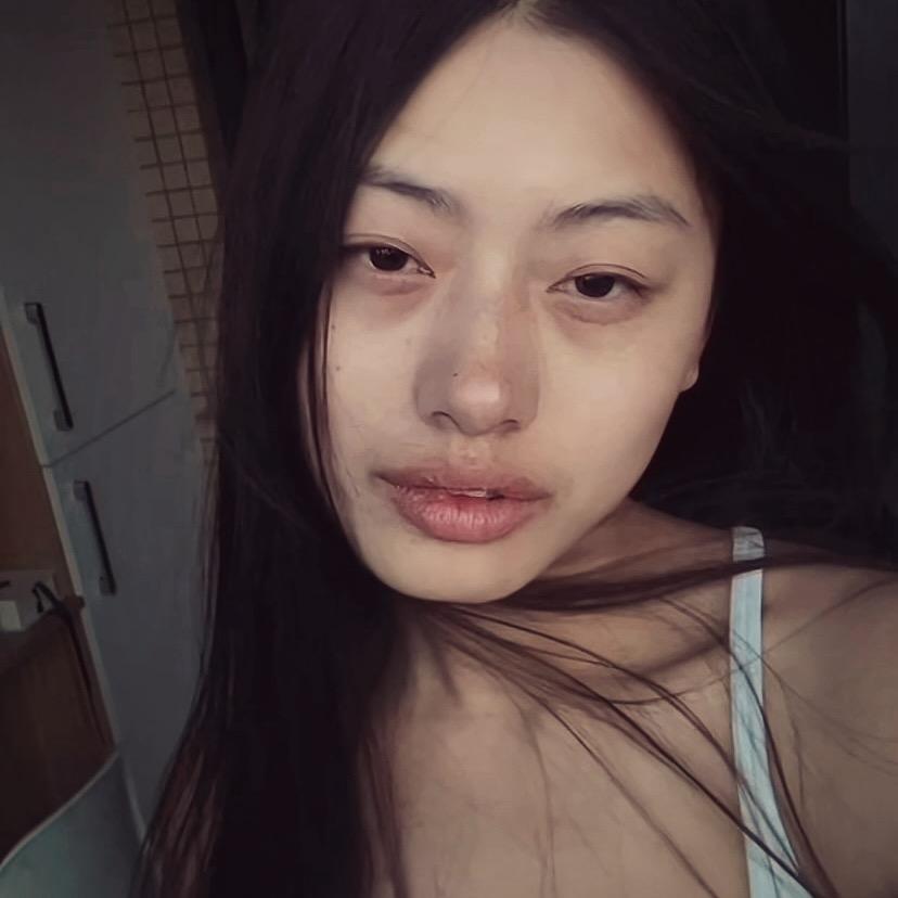 AYi