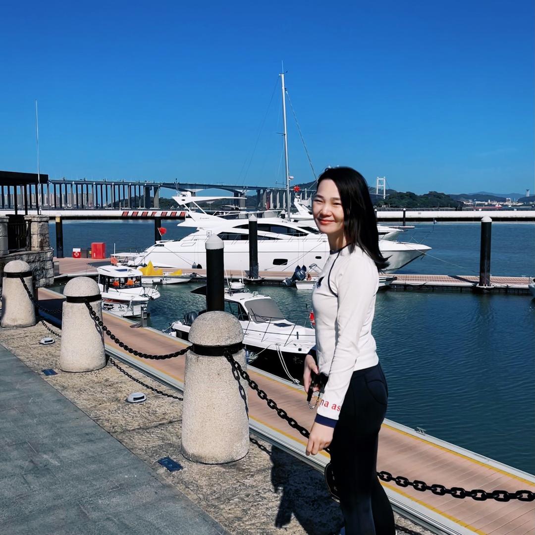 一弯明月