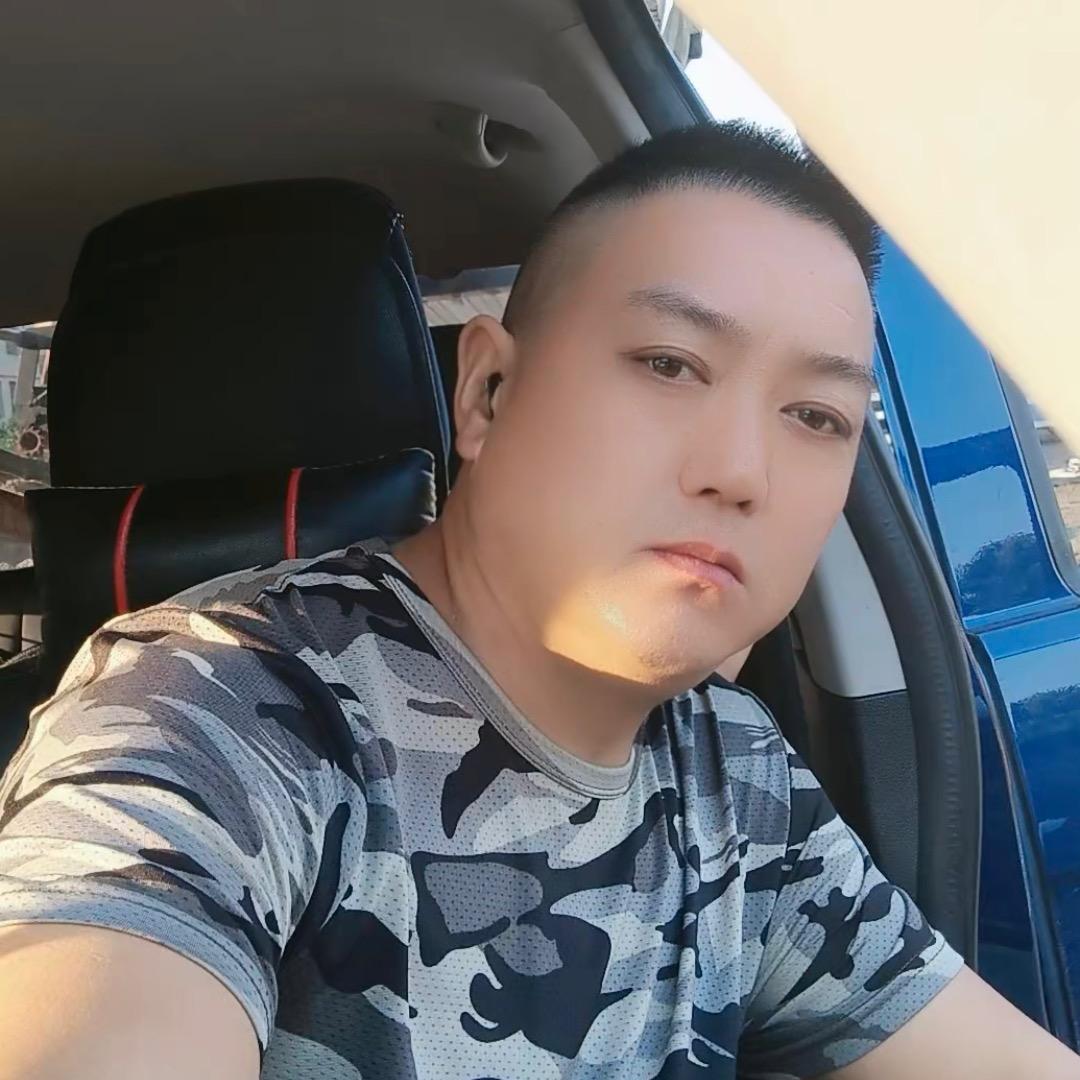 开心🥳X大叔