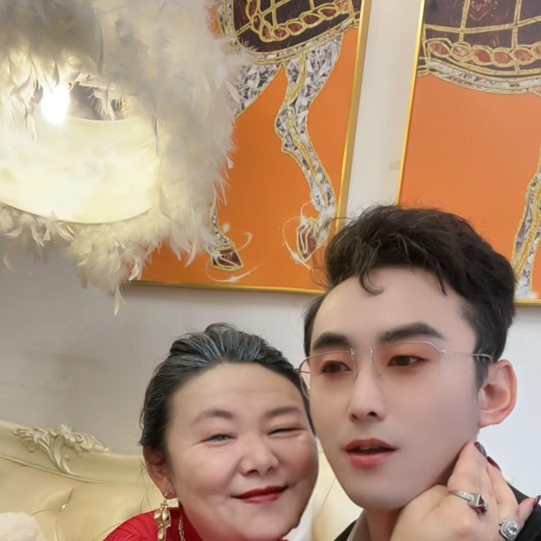 74老婆和老公幸福的百货店