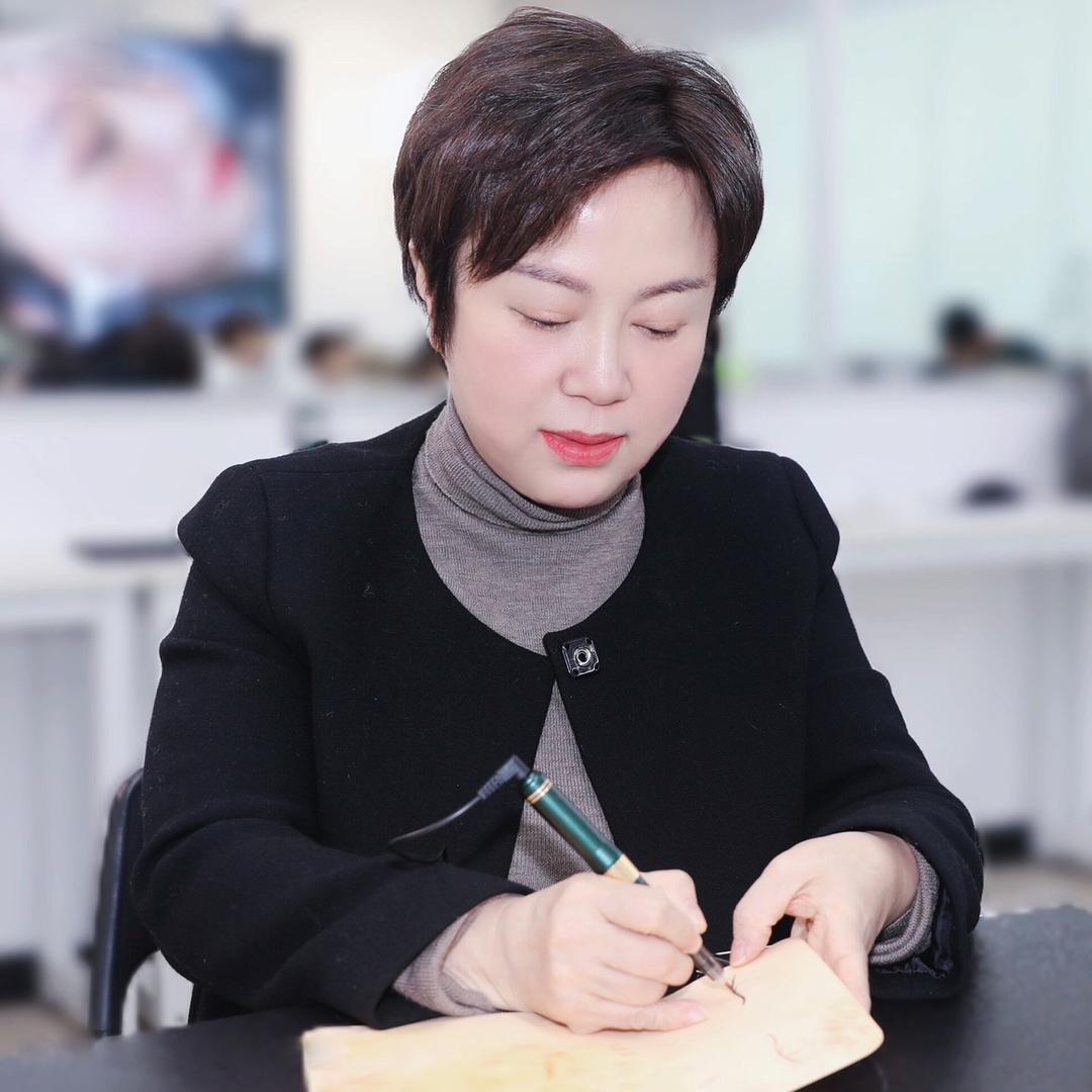 素颜美妆-华绣店